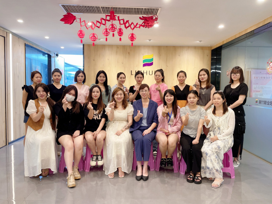 圓滿收官！南寧美睫職業(yè)學校課程結(jié)束