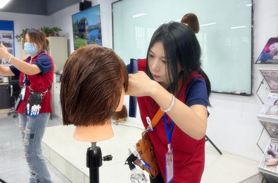 南寧美發(fā)培訓(xùn)課程：經(jīng)典廂式齊裝是什么？
