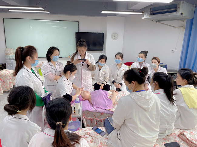 問(wèn)題皮膚夏日護(hù)膚指南，南寧美容養(yǎng)顏學(xué)校分享