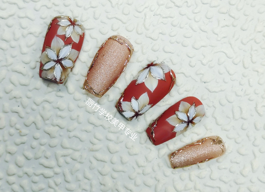 復(fù)古花卉美甲，實力展示廣西美甲學(xué)校哪家強？