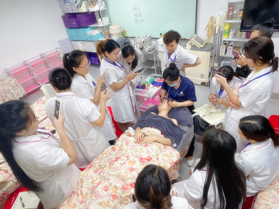 眼部護(hù)理重要位置，南寧美容護(hù)理