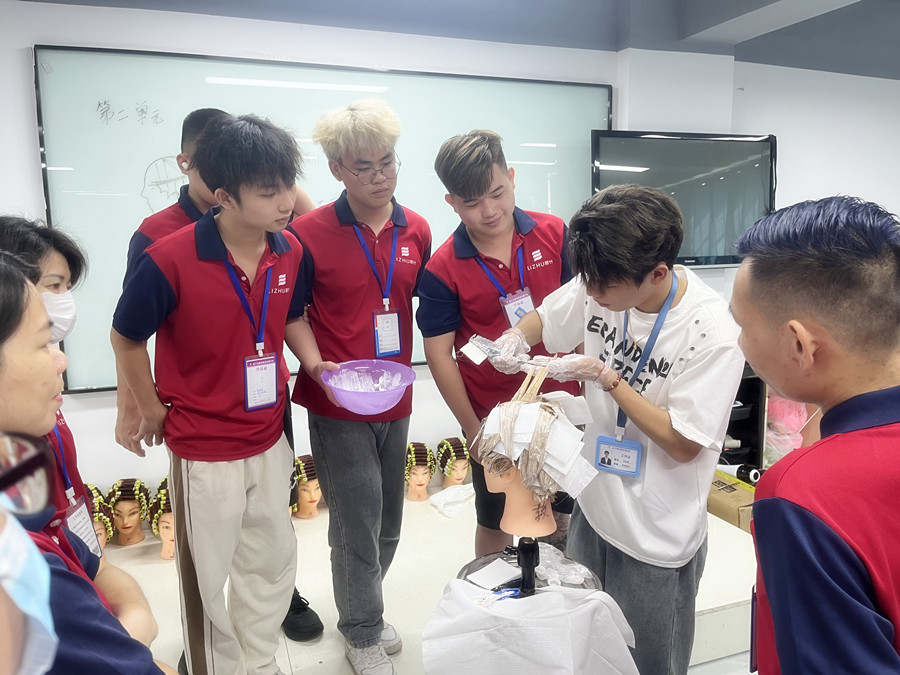 染發(fā)如何涂染膏？南寧專(zhuān)業(yè)燙染分享