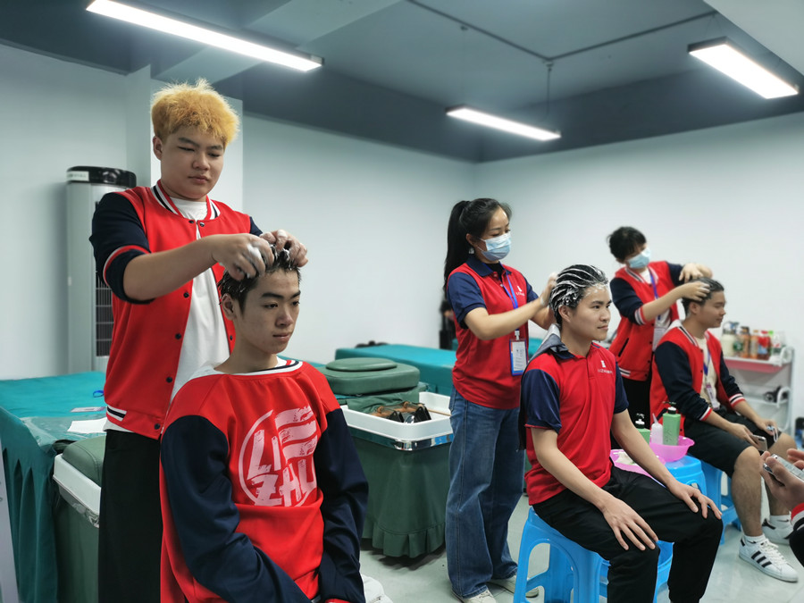 廣西洗護(hù)課程：頭發(fā)到底應(yīng)該怎么洗？