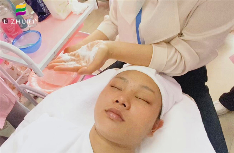 化妝前如何正確護膚？南寧化妝美容