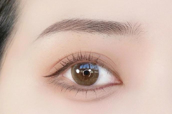 偽素顏眼妝教程，廣西化妝中心手把手教你