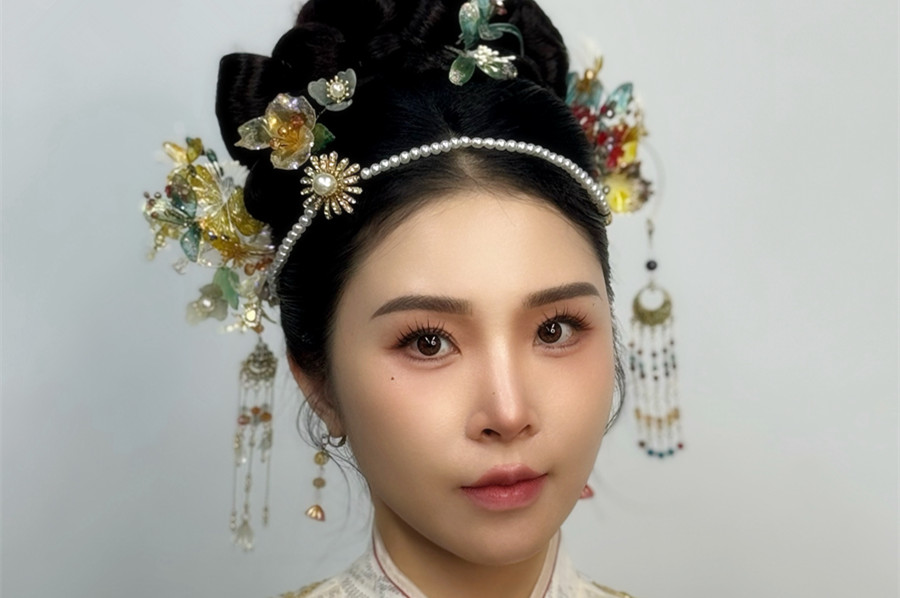 國潮新中式造型，南寧化妝新娘跟妝學(xué)校