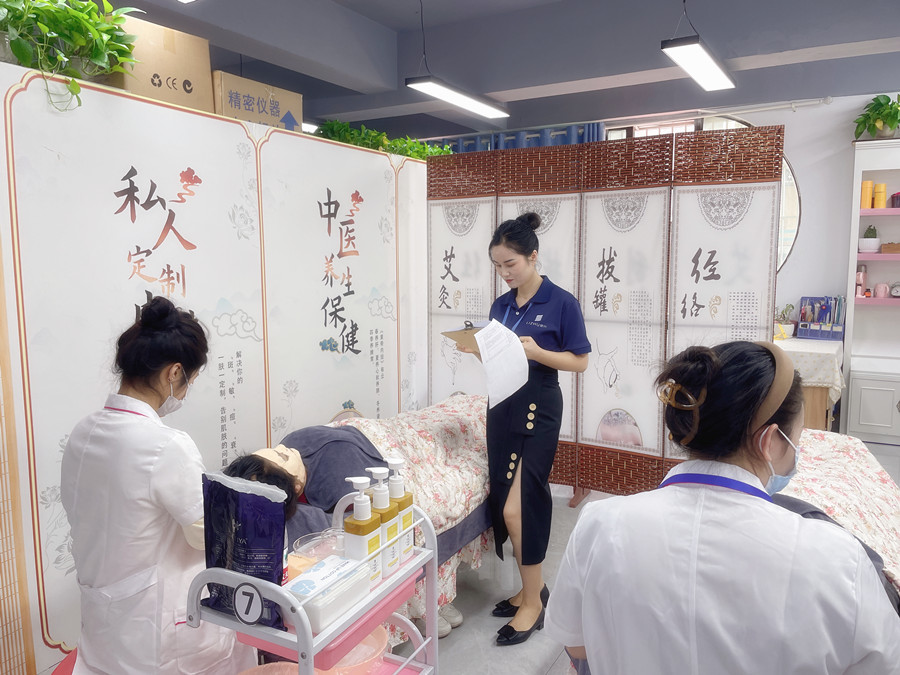 護(hù)膚品不吸收的表現(xiàn)，南寧美容護(hù)膚教學(xué)