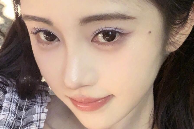 溫柔香芋紫眼妝，學(xué)女明星同款?yuàn)y容