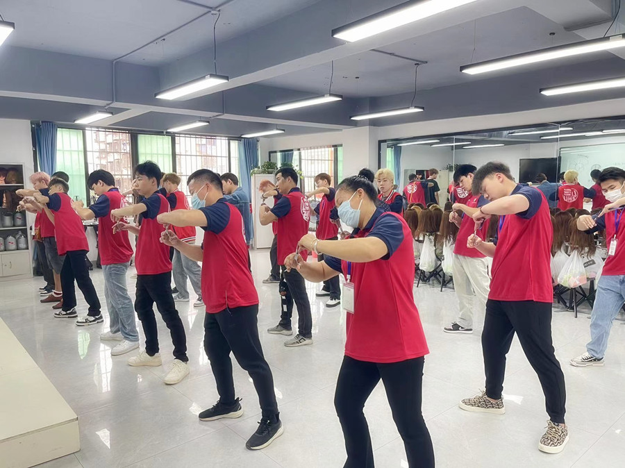揭秘！南寧美發(fā)造型培訓(xùn)學(xué)校上課流程