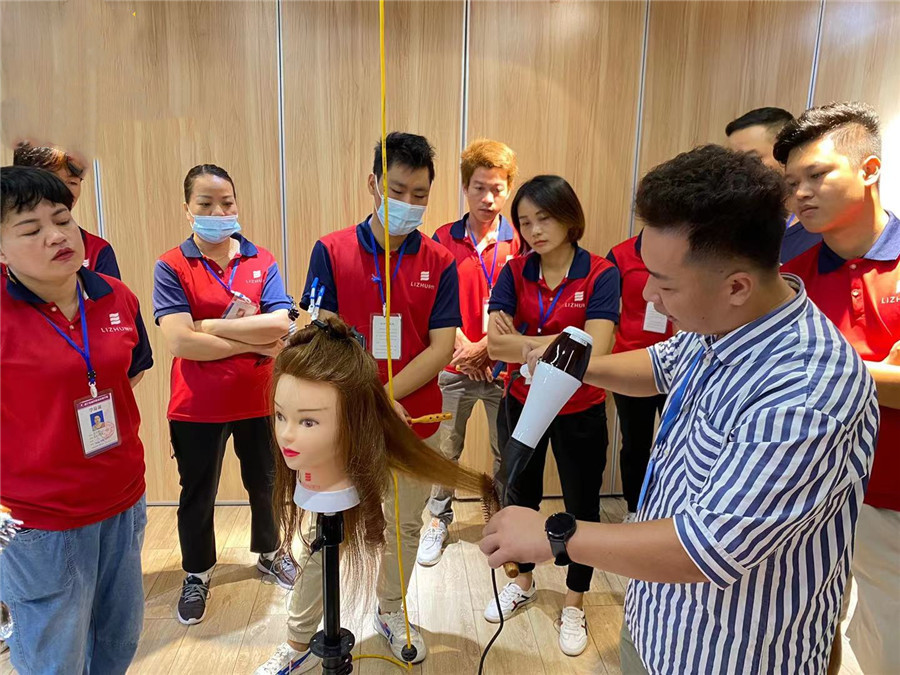 快速洗吹頭發(fā)的技巧，廣西吹風造型整理