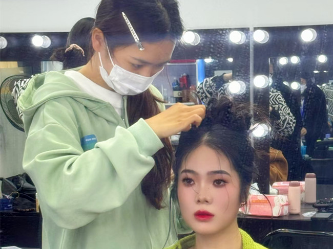 千金禮服造型，廣西高彩造型學(xué)校學(xué)員作品