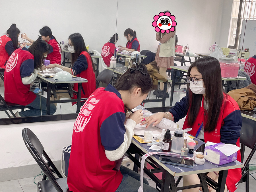 紙托光療延長技巧，廣西美甲專業(yè)教學(xué)