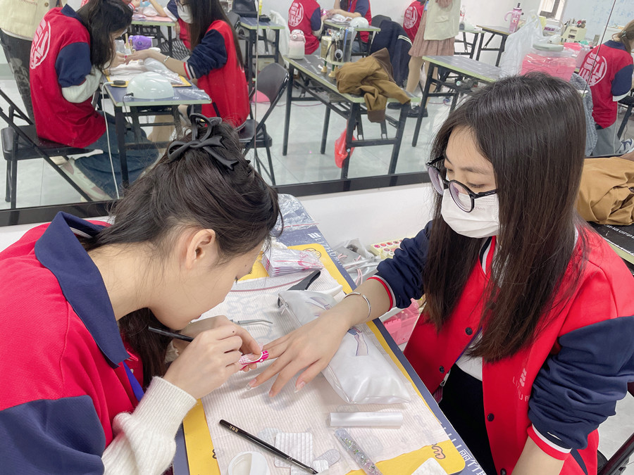 光療美甲進氣泡怎么辦？南寧美甲課件講解