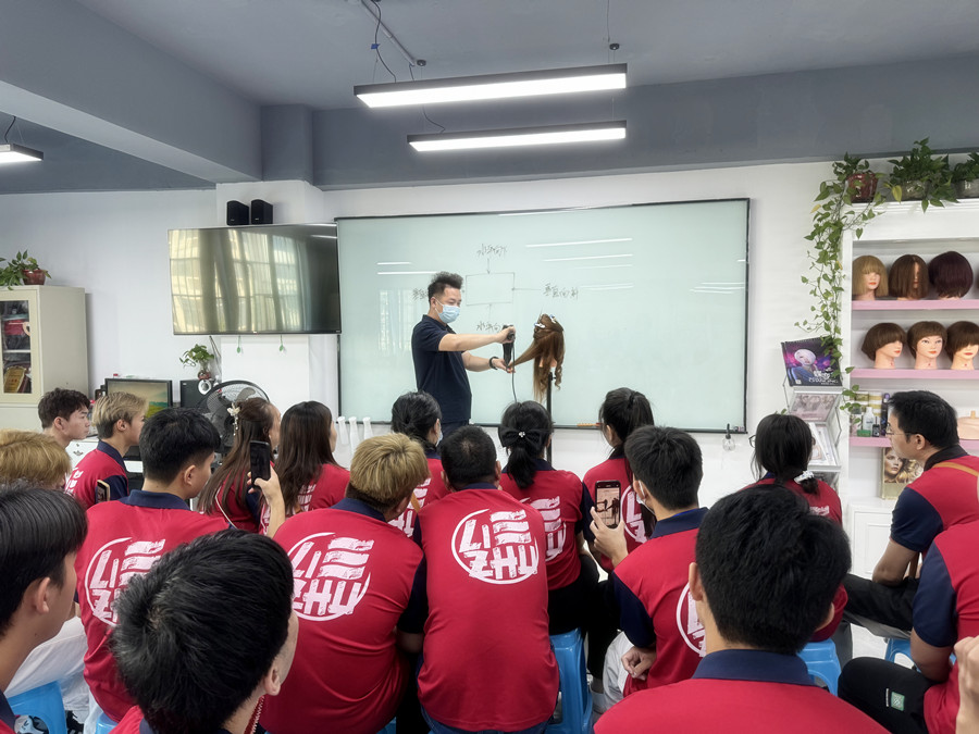 如何正確吹發(fā)護(hù)發(fā)，南寧美發(fā)養(yǎng)發(fā)技巧