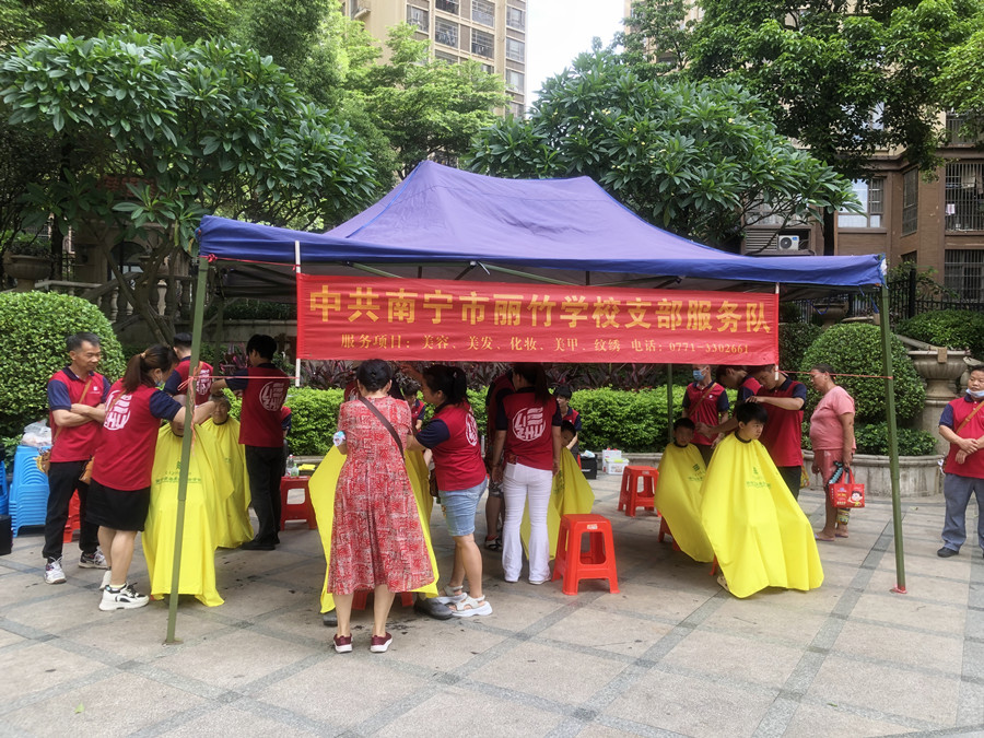 廣西美發(fā)義剪活動，現(xiàn)場溫馨歡樂