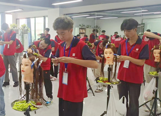 廣西學(xué)美發(fā)有前途嗎？廣西美發(fā)發(fā)展前景