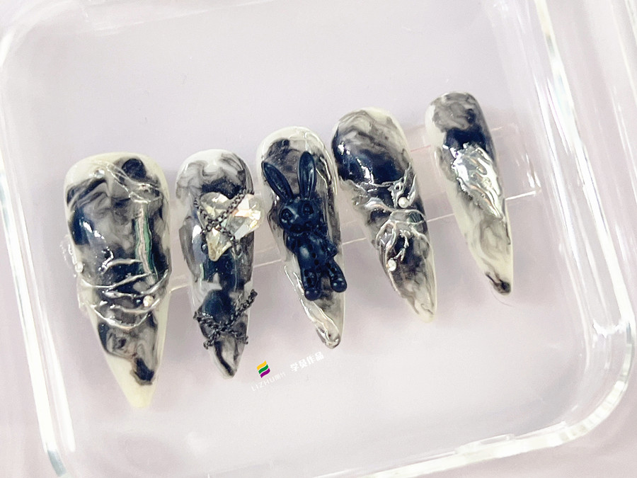 水墨暈染飾品美甲，南寧美甲店學(xué)徒必須款