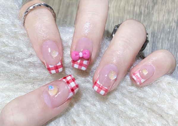 美甲控想學(xué)的格紋kitty美甲教程來(lái)啦